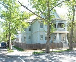 142 Gordon St, Unit 3 in Perth Amboy, NJ - Building Photo