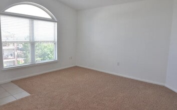 1646 S Deframe St, Unit 2 Bed 2 Bath - Mtn Views in Lakewood, CO - Foto de edificio - Building Photo