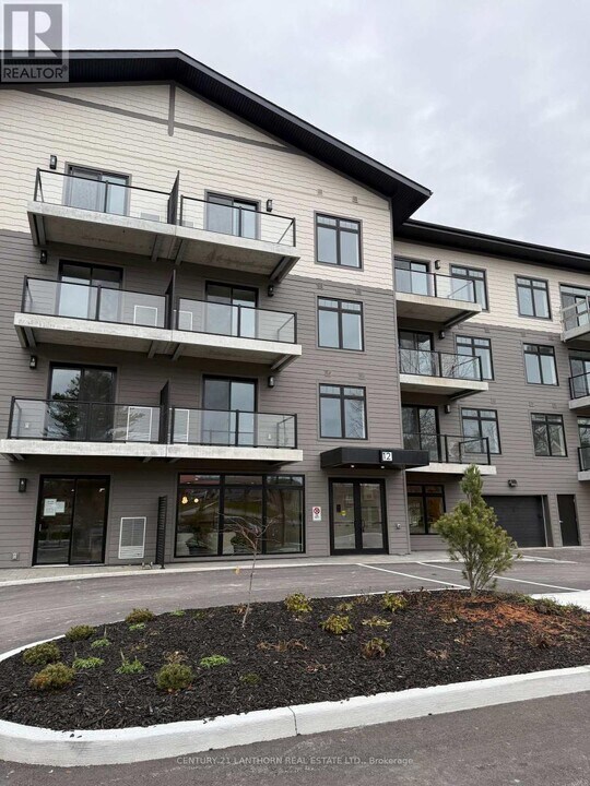 12 Clara Dr in Prince Edward, ON - Building Photo