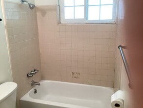 248 S Vista Bonita Ave, Unit C in Glendora, CA - Building Photo - Building Photo