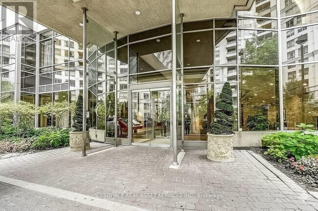 3880 Duke of York Blvd in Mississauga, ON - Building Photo - Building Photo