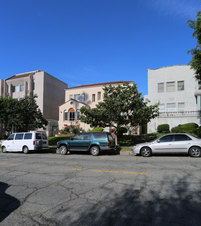 815 S New Hampshire Ave in Los Angeles, CA - Foto de edificio - Building Photo