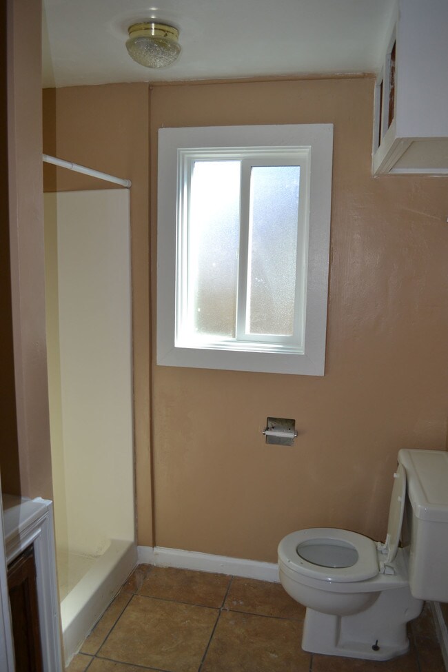 13855 Lakeshore Dr in Clearlake, CA - Foto de edificio - Building Photo