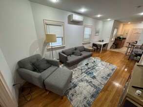 164 L St, Unit 2 in Boston, MA - Foto de edificio - Building Photo