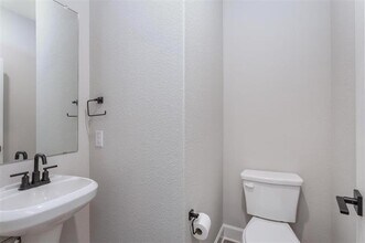 2100 Brentwood Dr in Anna, TX - Foto de edificio - Building Photo
