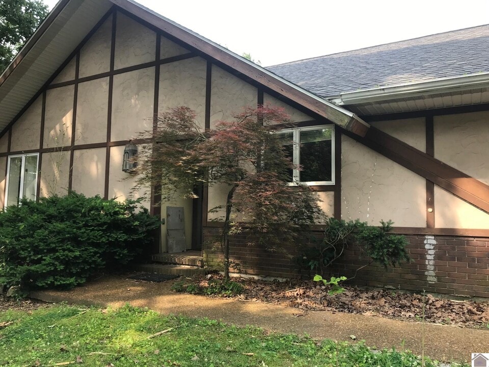 1075 Friedman Ln in Paducah, KY - Foto de edificio