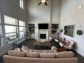 402 San Donato Dr in Austin, TX - Building Photo - Building Photo