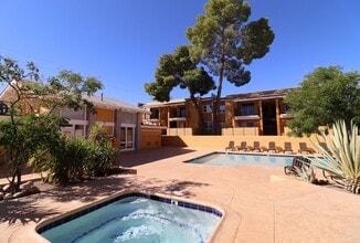 Villas Las Toronjas II in Tucson, AZ - Foto de edificio - Building Photo