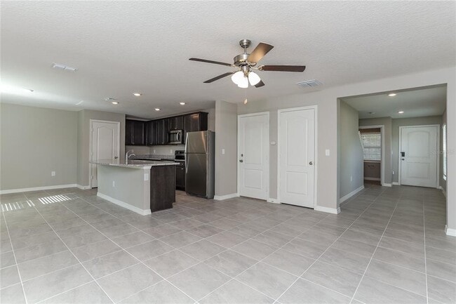 360 Fern Ct in Poinciana, FL - Building Photo - Building Photo