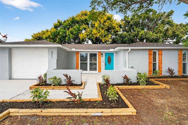 6841 Tierra Linda St in Port Richey, FL - Building Photo