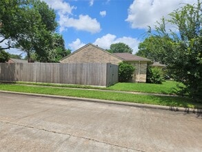 2822 Chimneystone Cir in Sugar Land, TX - Building Photo - Building Photo