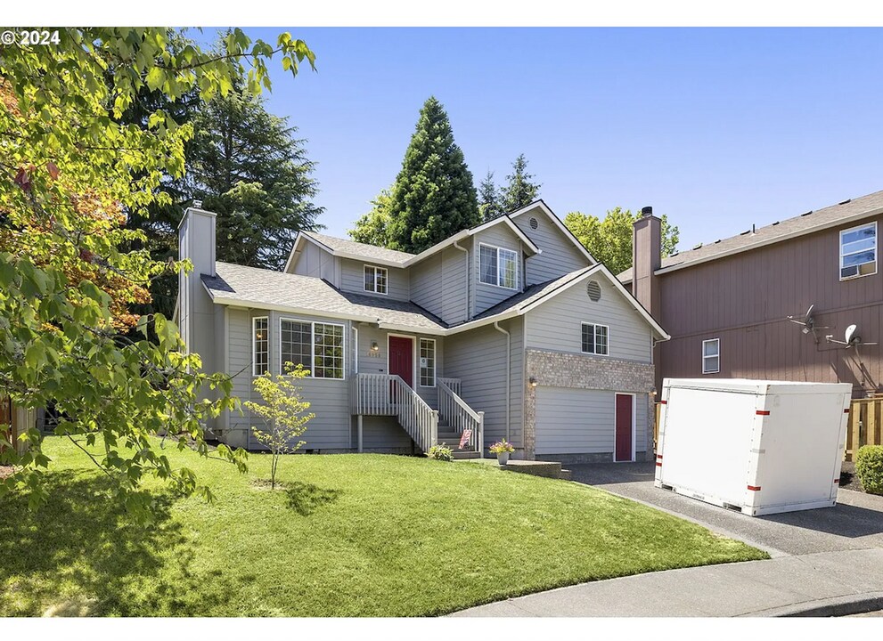 16958 NW Cove Ct in Portland, OR - Building Photo