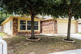 1365 Red Barn Run in Schertz, TX - Building Photo - Building Photo