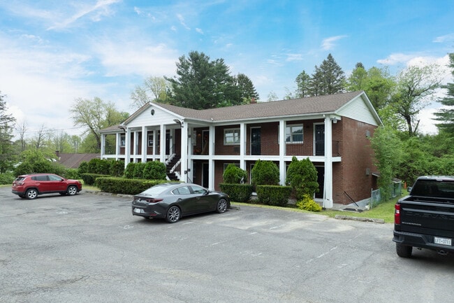 1037 Aquetuck Rd