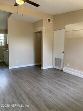 1877 W 33rd St in Jacksonville, FL - Foto de edificio - Building Photo