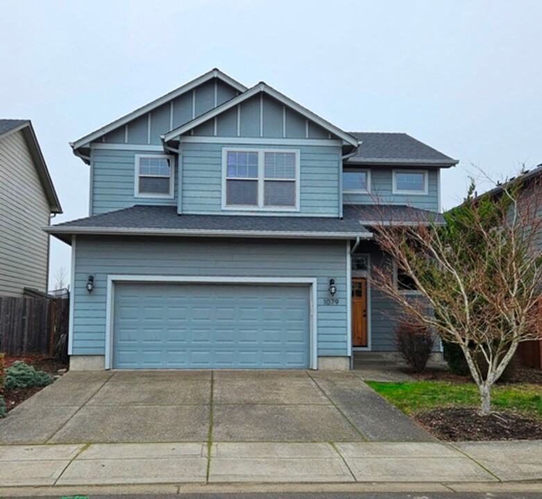 1079 Harbour Ln NE in Keizer, OR - Building Photo