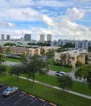 900 NE 12th Ave, Unit 608 in Hallandale Beach, FL - Building Photo - Building Photo