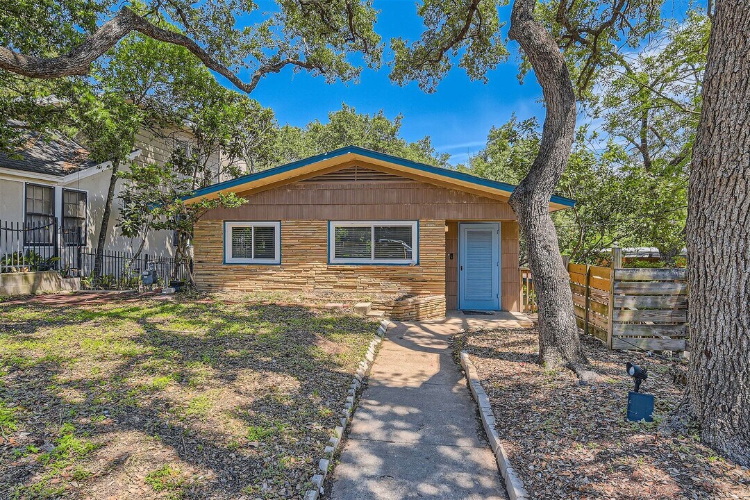 1014 Reagan Terrace in Austin, TX - Building Photo