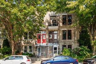 251 Melville Av in Westmount, QC - Building Photo