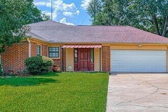 4701 Laurel St in Bellaire, TX - Building Photo - Building Photo