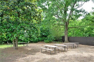 811 King Rd in Stone Mountain, GA - Building Photo - Building Photo