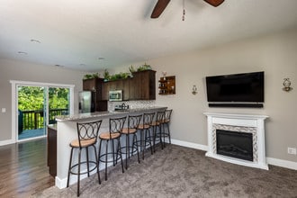 723 Cox Ct in Le Claire, IA - Building Photo - Building Photo