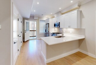 162 Allston St, Unit 5 in Boston, MA - Building Photo - Building Photo
