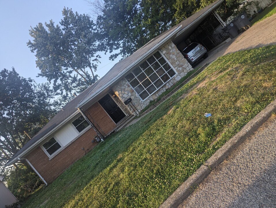 2064 Conlin Ave in Evansville, IN - Building Photo