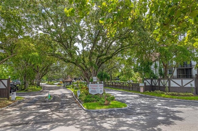 property at 3760 Inverrary Dr