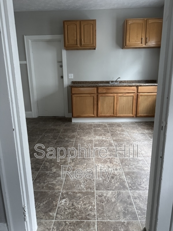 4056 E 136th St in Cleveland, OH - Building Photo - Building Photo