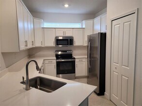 8117 Shr Lk Dr in Englewood, FL - Building Photo - Building Photo