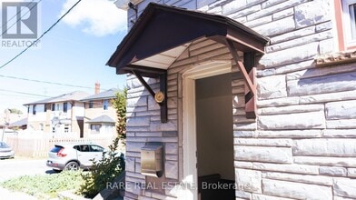 33 Juliet Crescent in Toronto, ON - Building Photo - Building Photo