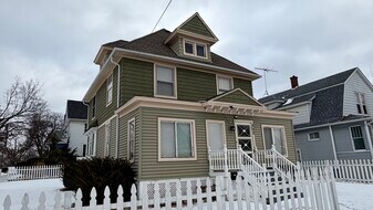 500 Barrett St in Elgin, IL - Building Photo