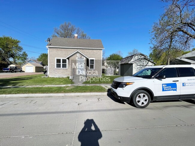 403 S 1st St in Parkston, SD - Building Photo - Building Photo