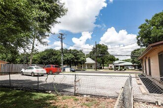 515 Post Rd Dr in Austin, TX - Building Photo - Building Photo