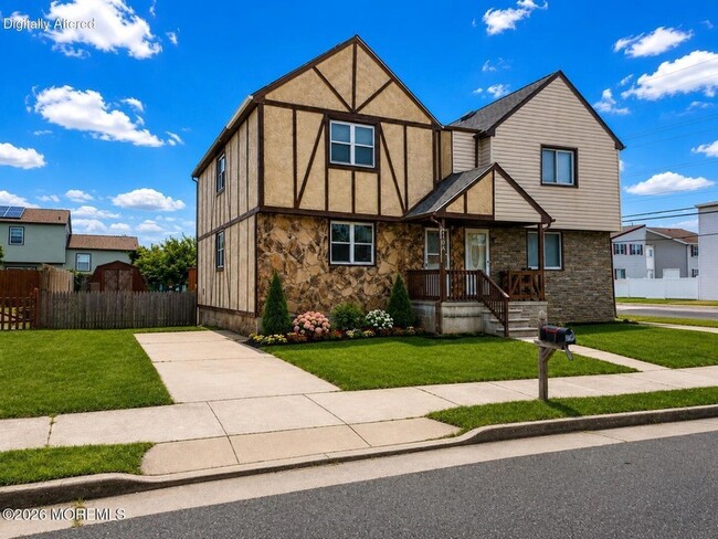property at 610A N Victoria Ave