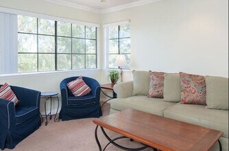 3533 Paseo De Elenita in Oceanside, CA - Foto de edificio - Building Photo