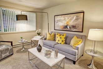Colonial Square in Bellevue, WA - Building Photo - Building Photo