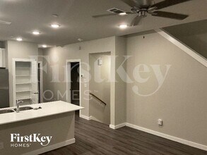 18435 Idyllic Aly in Shenandoah, TX - Foto de edificio - Building Photo