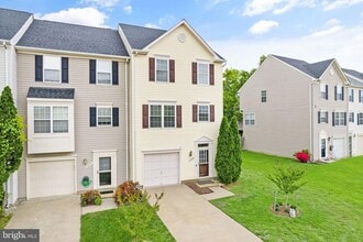 11070 Clovertree Ct in Manassas, VA - Foto de edificio - Building Photo