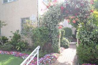 Canon Drive Apartments in Beverly Hills, CA - Building Photo - Building Photo