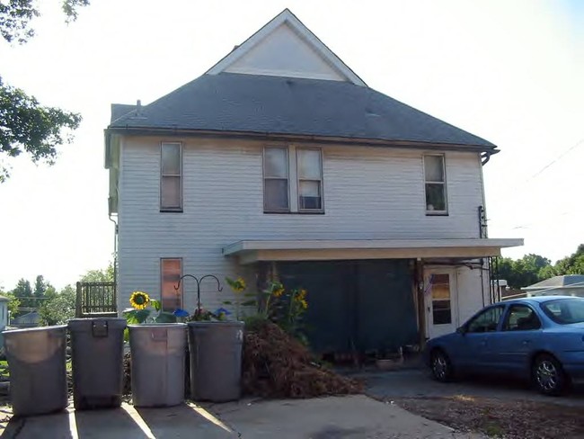 217 S Woodlawn in Burlington, IA - Building Photo - Building Photo