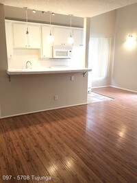 Interior Photo - 5708 Tujunga Ave Apartamentos in Los Angeles, California