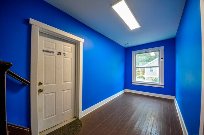 92 High St in Waterbury, CT - Building Photo - Building Photo