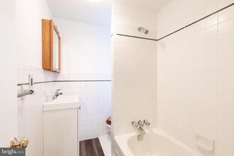 533 E Girard Ave in Philadelphia, PA - Building Photo - Building Photo