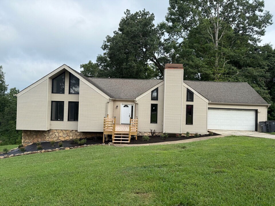 2157 Windy Cove Ln in Talbott, TN - Foto de edificio