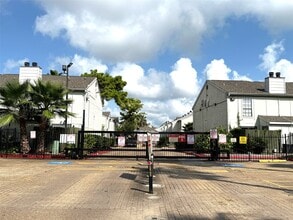 8643 Village of Fondren in Houston, TX - Building Photo - Building Photo