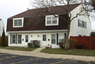 1972 Hastings Dr in Hoffman Estates, IL - Building Photo