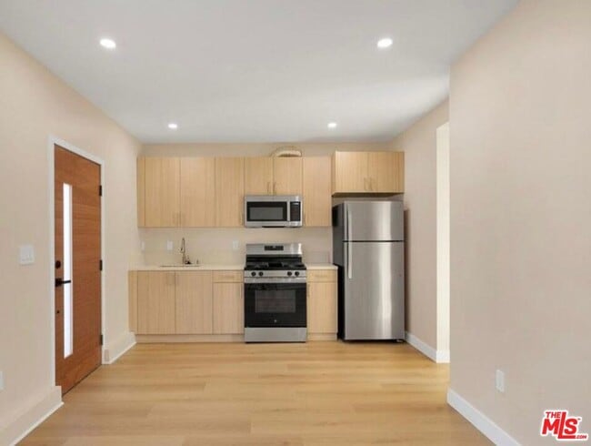 10507 Dempsey Ave in Los Angeles, CA - Building Photo - Building Photo