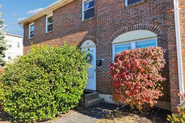 147 Beech St in Manchester, NH - Building Photo - Building Photo